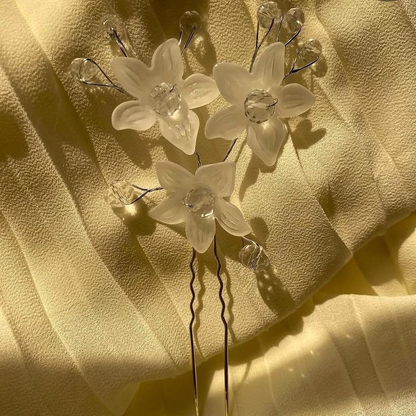 White Floral Jora Hair Pin