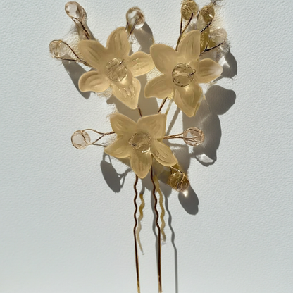 White Floral Jora Hair Pin